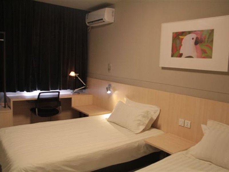 Jinjiang Baoshan Youyi Road Hotel 3*
