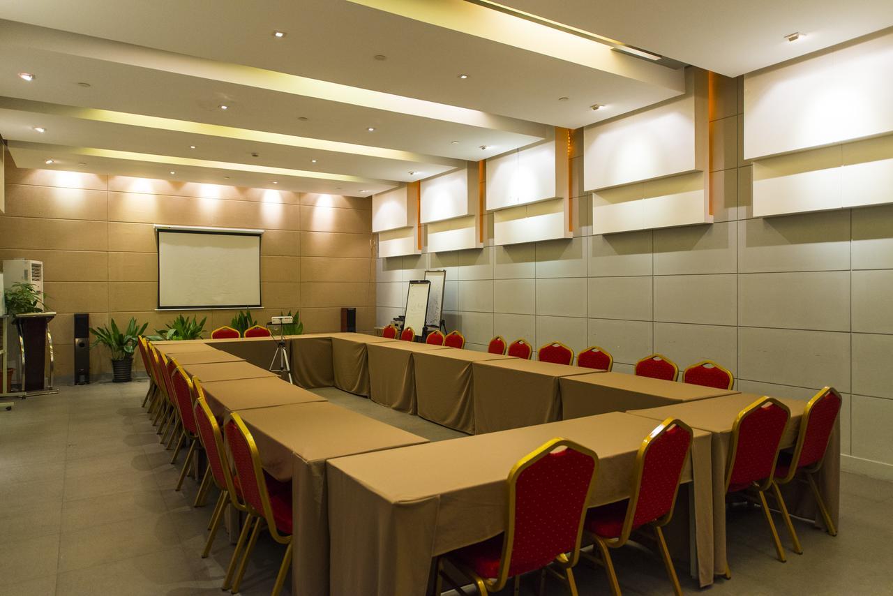 Jinjiang Baoshan Youyi Road Hotel 3*